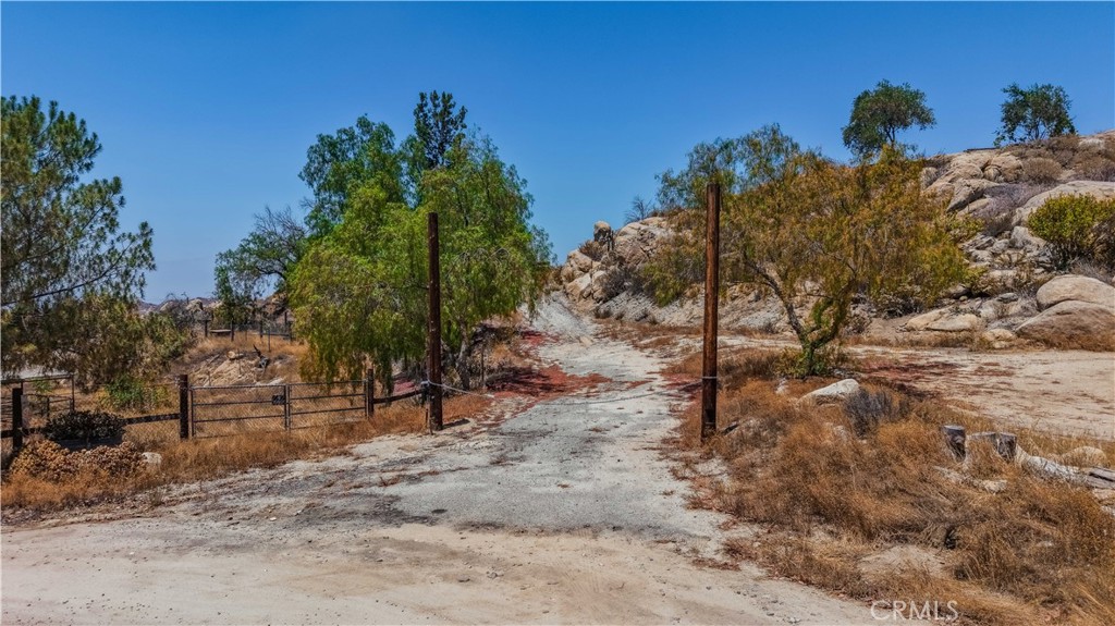 41300 Polly Butte Property Photo 24