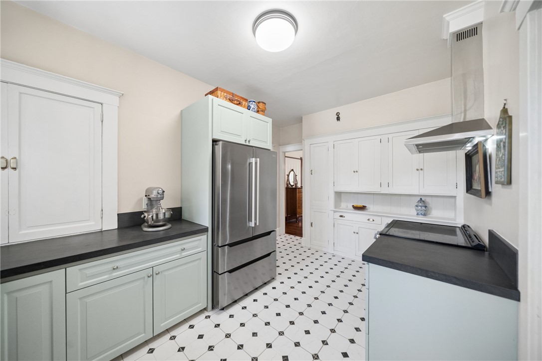 27440 Dartmouth Property Photo 23