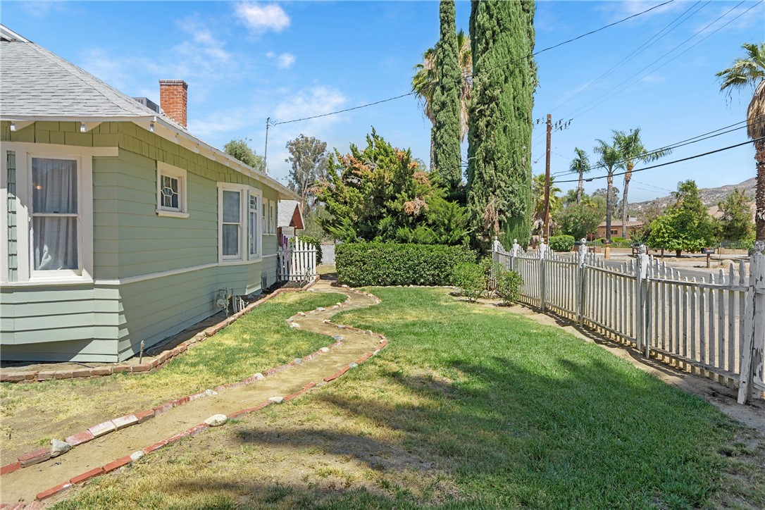 27440 Dartmouth Property Photo 35