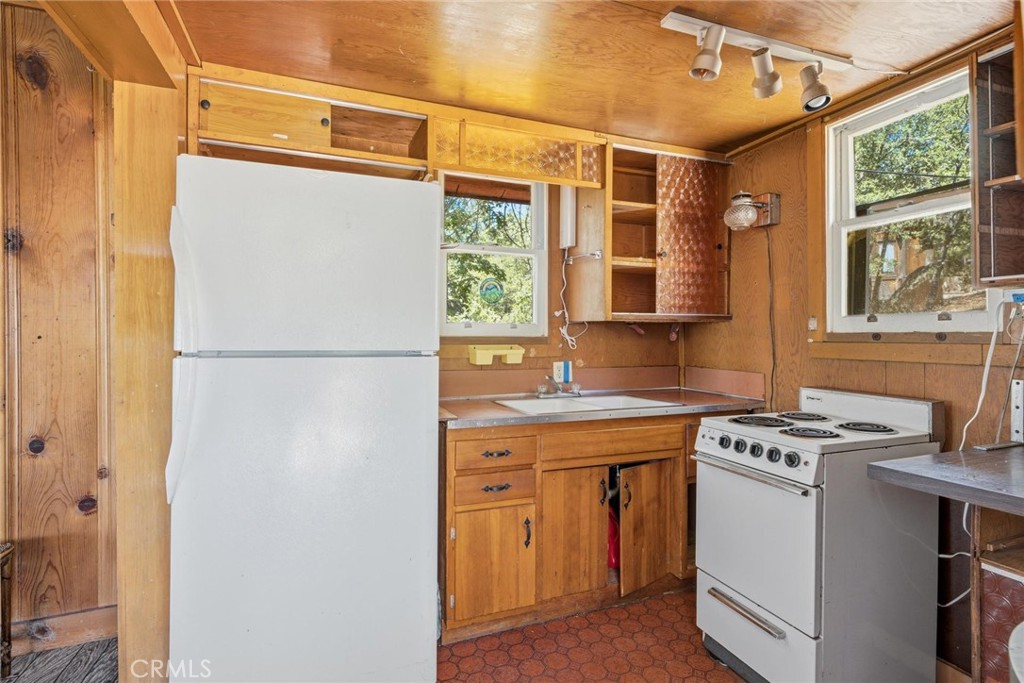 24759 Schaffer Drive Property Photo 4