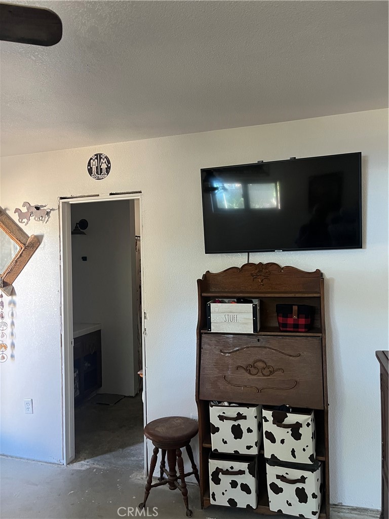 26201 Camas Drive Property Photo 9