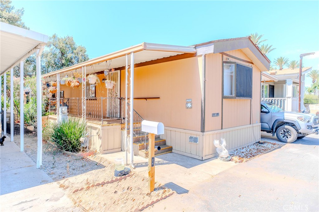 675 W Oakland Avenue G-4 Property Photo 2