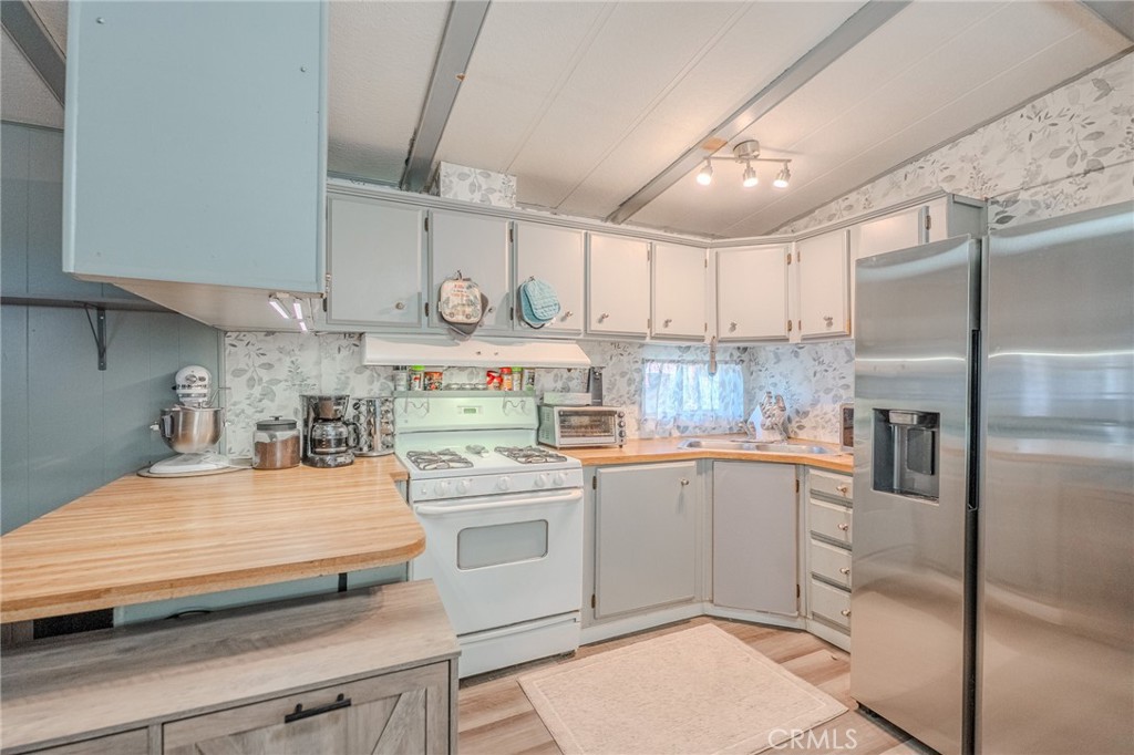 675 W Oakland Avenue G-4 Property Photo 3
