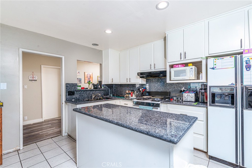 21321 Lemon Property Photo 4