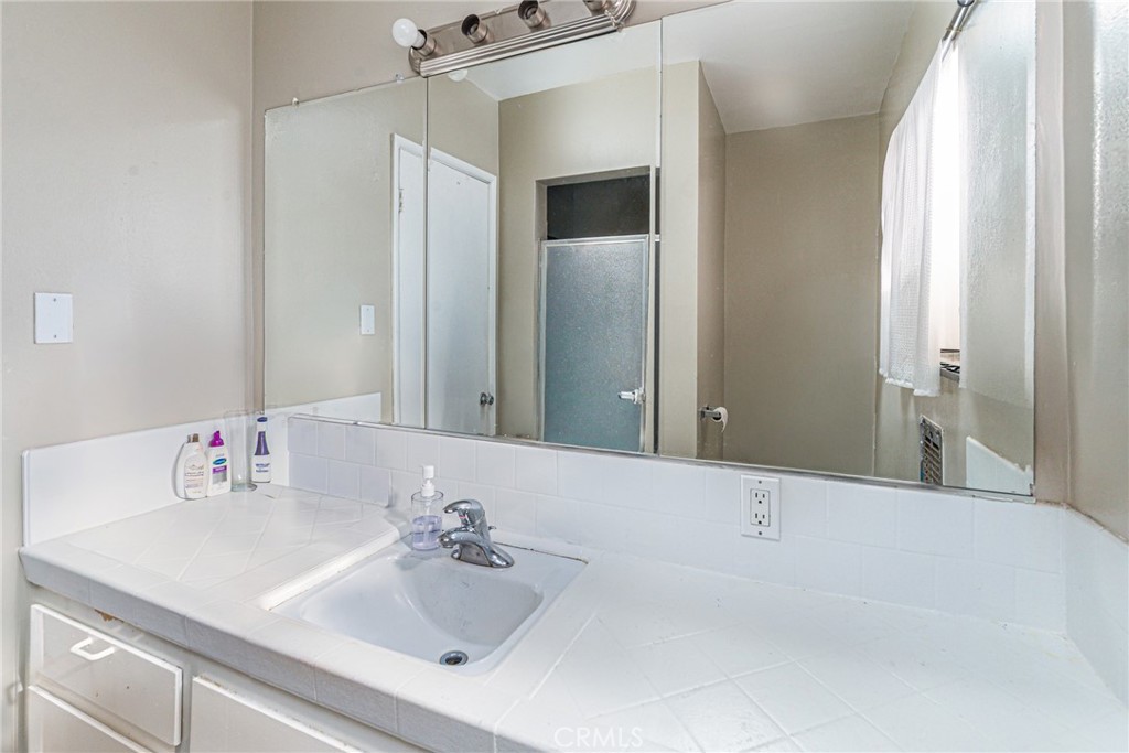 21321 Lemon Property Photo 9