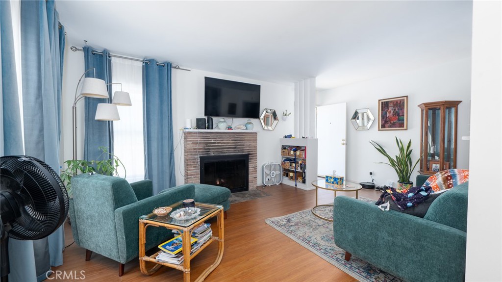 8812 8816 Ramsgate Avenue Property Photo 3