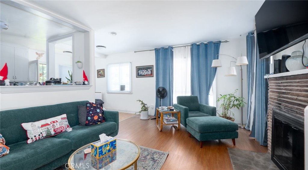 8812 8816 Ramsgate Avenue Property Photo 4