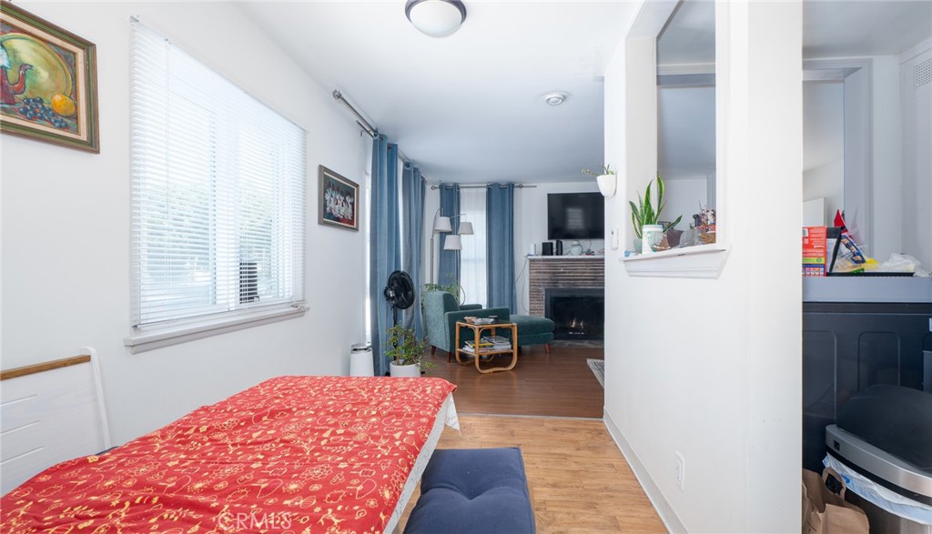 8812 8816 Ramsgate Avenue Property Photo 6