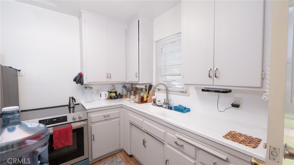 8812 8816 Ramsgate Avenue Property Photo 7