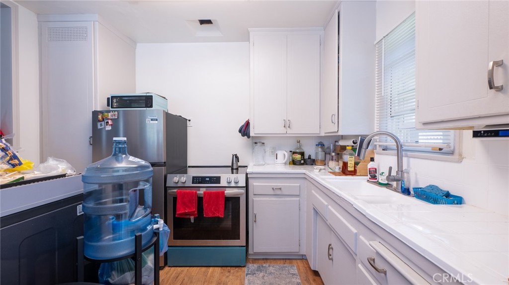8812 8816 Ramsgate Avenue Property Photo 8