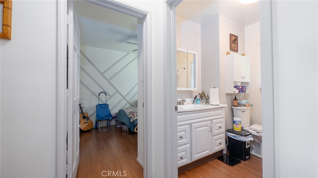 8812 8816 Ramsgate Avenue Property Photo 11
