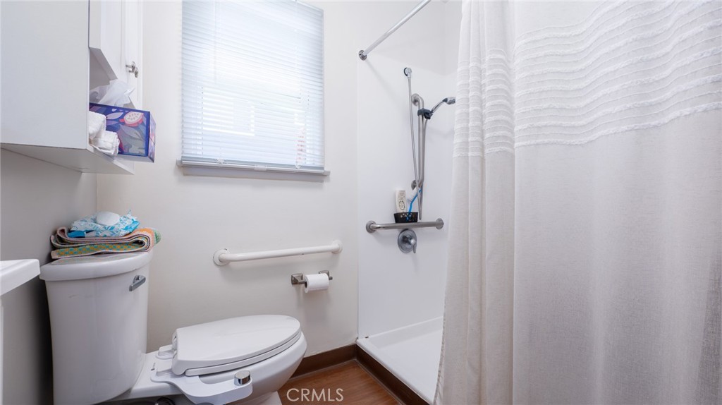 8812 8816 Ramsgate Avenue Property Photo 13