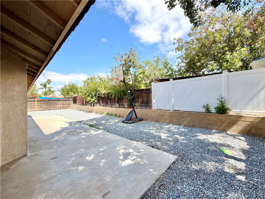 24690 Rugby Lane Property Photo 28