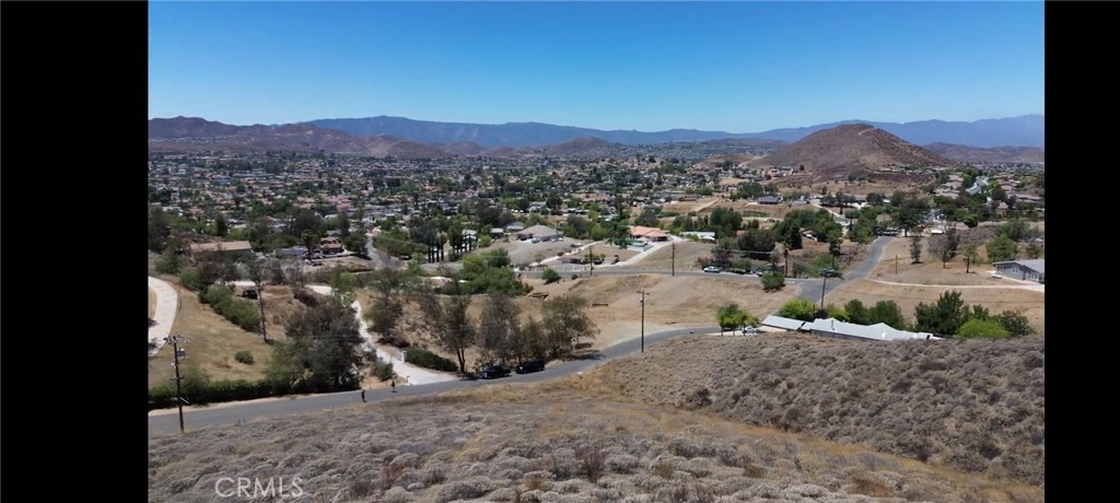 24200 Beverly Property Photo 3