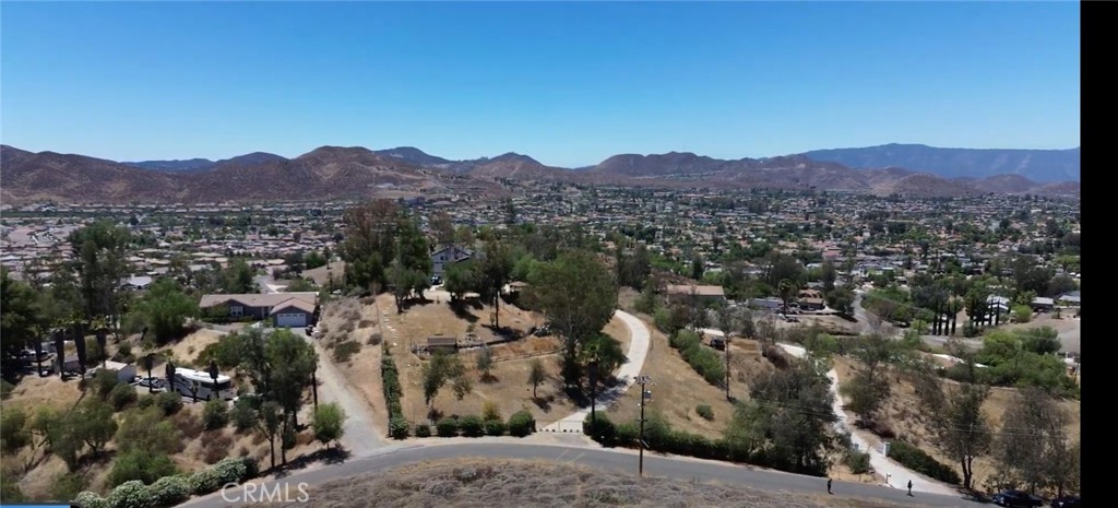 24200 Beverly Property Photo 4