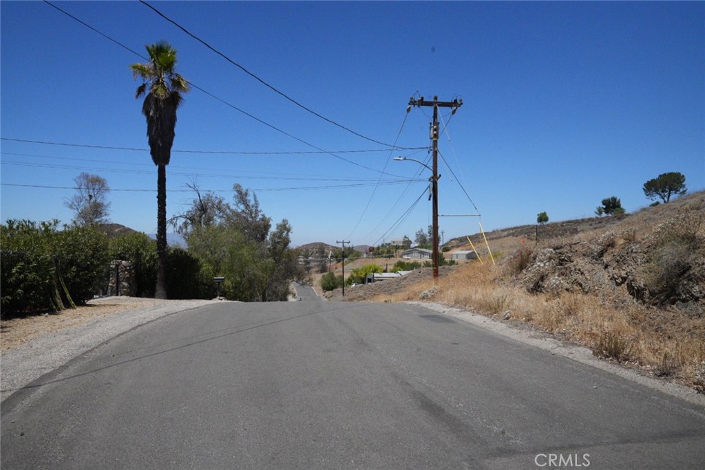 24200 Beverly Property Photo 9
