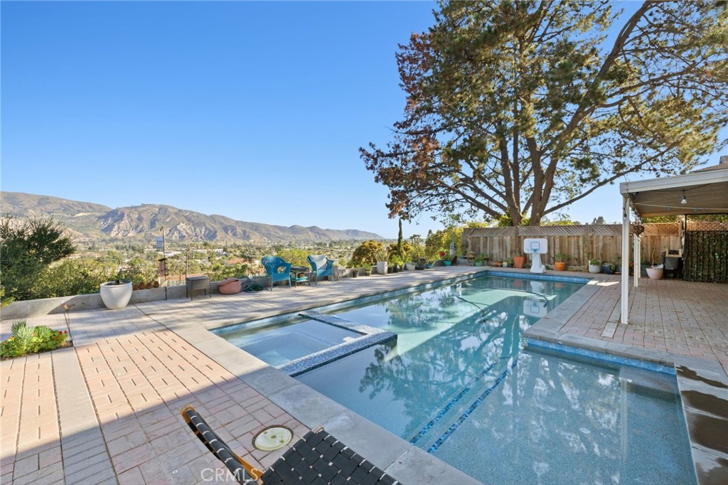 468 E View Property Photo 1