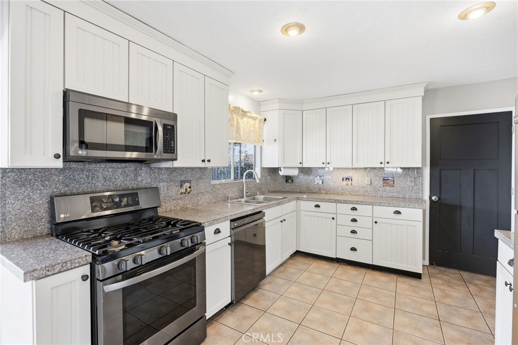 468 E View Property Photo 9