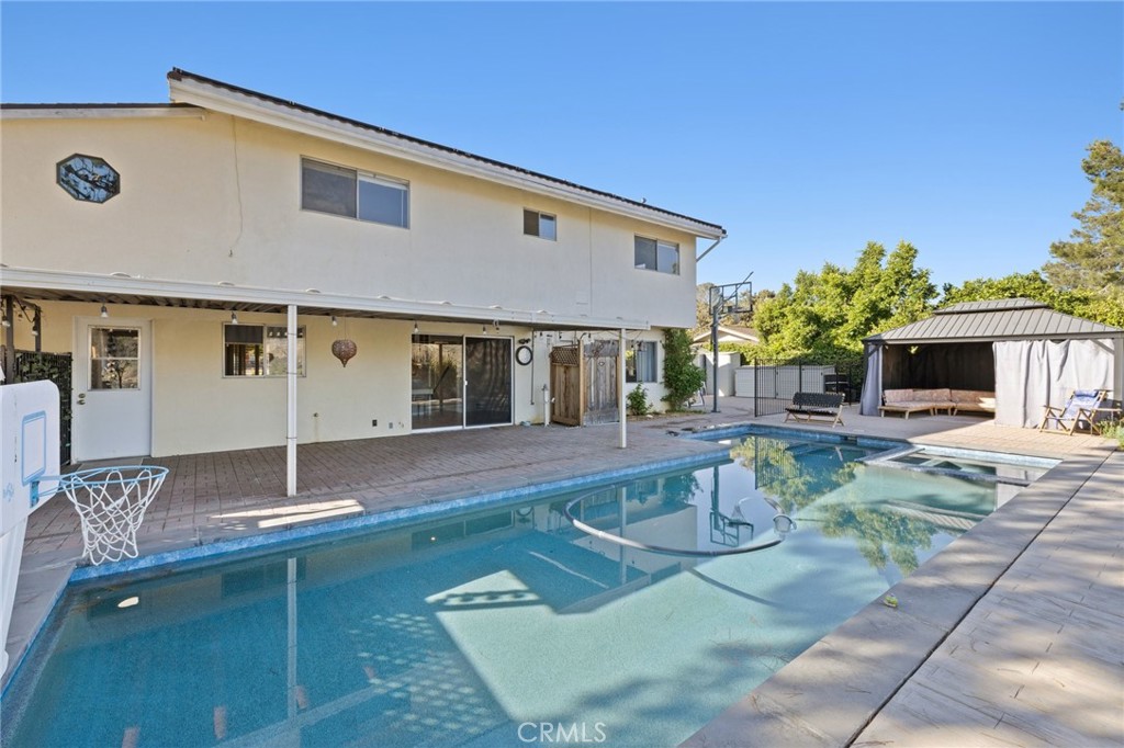 468 E View Property Photo 12