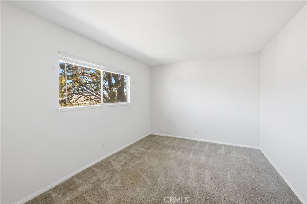 468 E View Property Photo 29