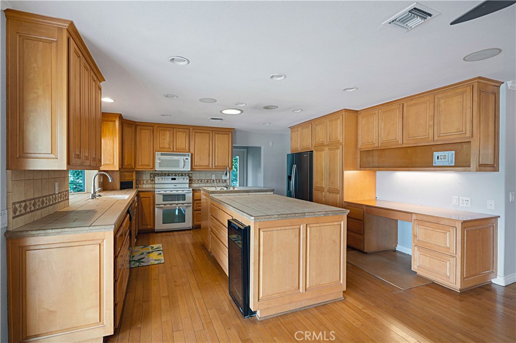 30405 Golden Gate Property Photo 23