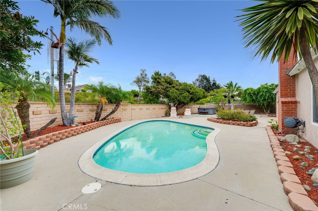 23912 La Chiquita Drive Property Photo 7