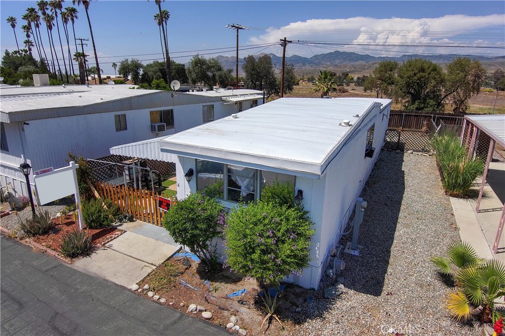 25521 N Lincoln Avenue 4 Property Photo 6