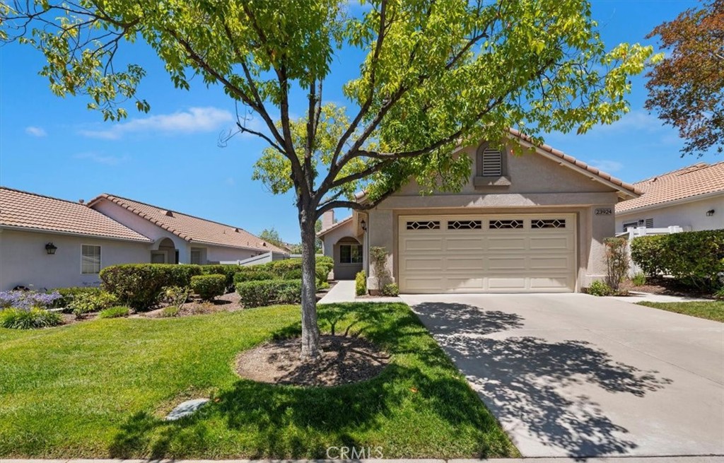 23924 Via Astuto Property Photo 1