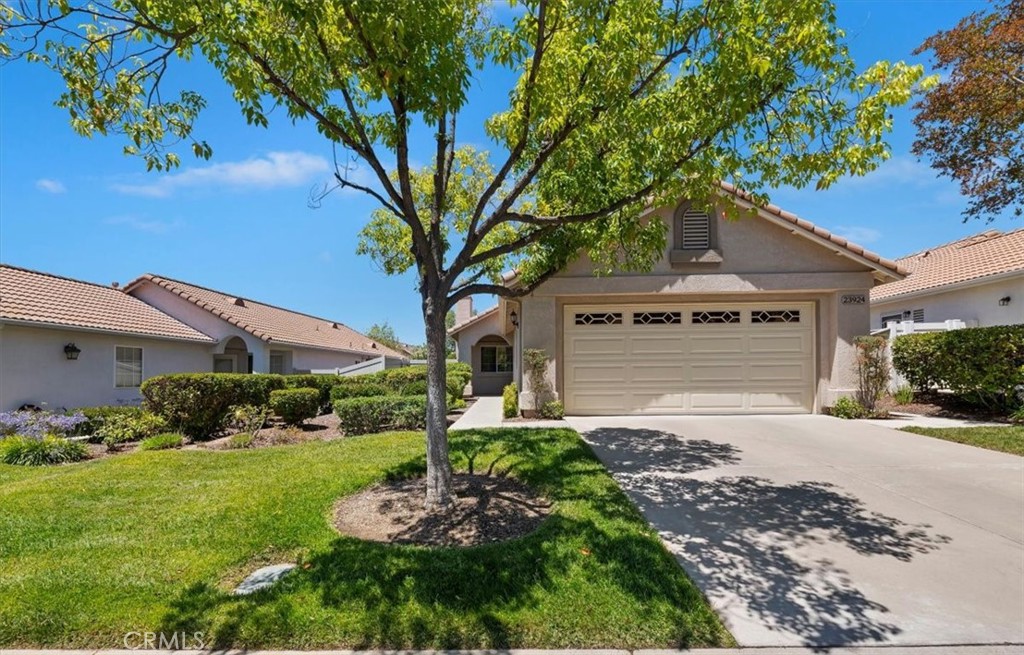 23924 Via Astuto Property Photo 1