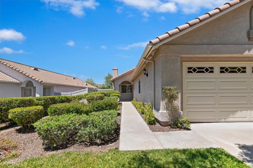 23924 Via Astuto Property Photo 5