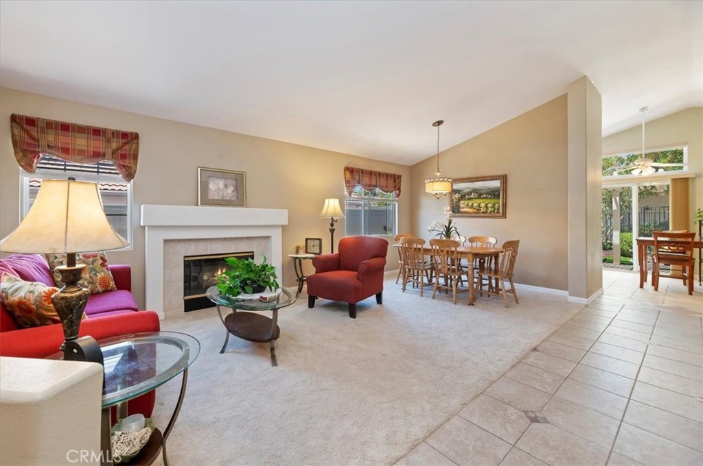 23924 Via Astuto Property Photo 7
