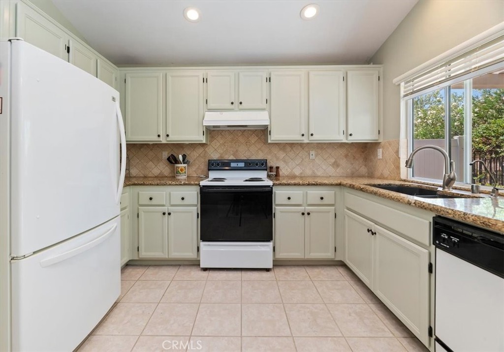 23924 Via Astuto Property Photo 14