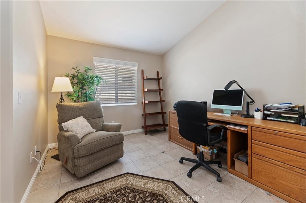 23924 Via Astuto Property Photo 18