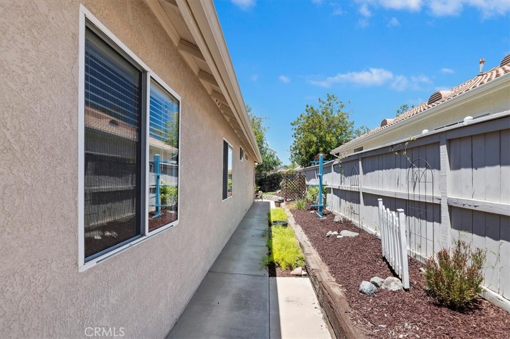 23924 Via Astuto Property Photo 26