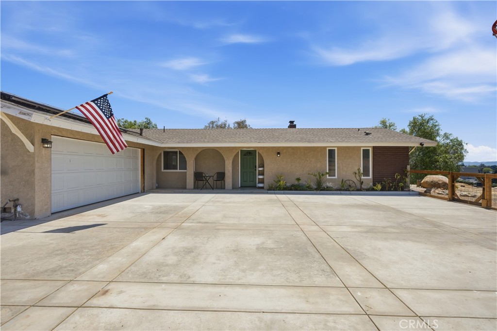 21280 Cielo Vista Property Photo 3