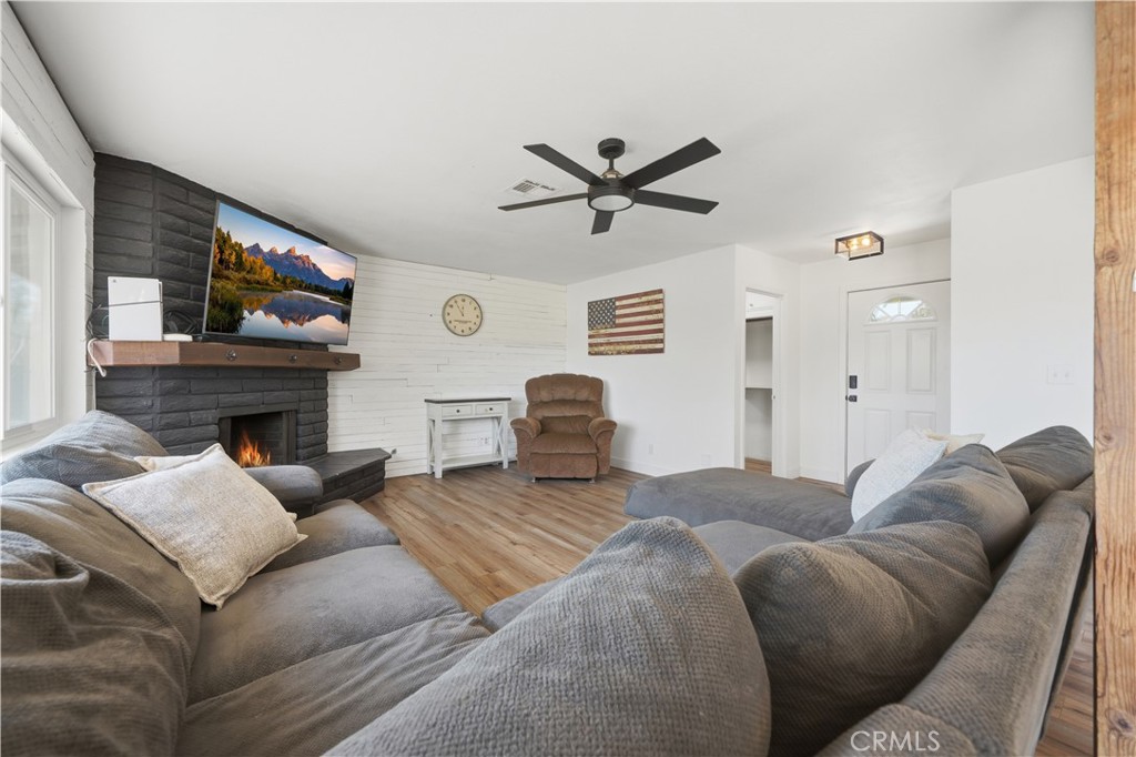 21280 Cielo Vista Property Photo 5