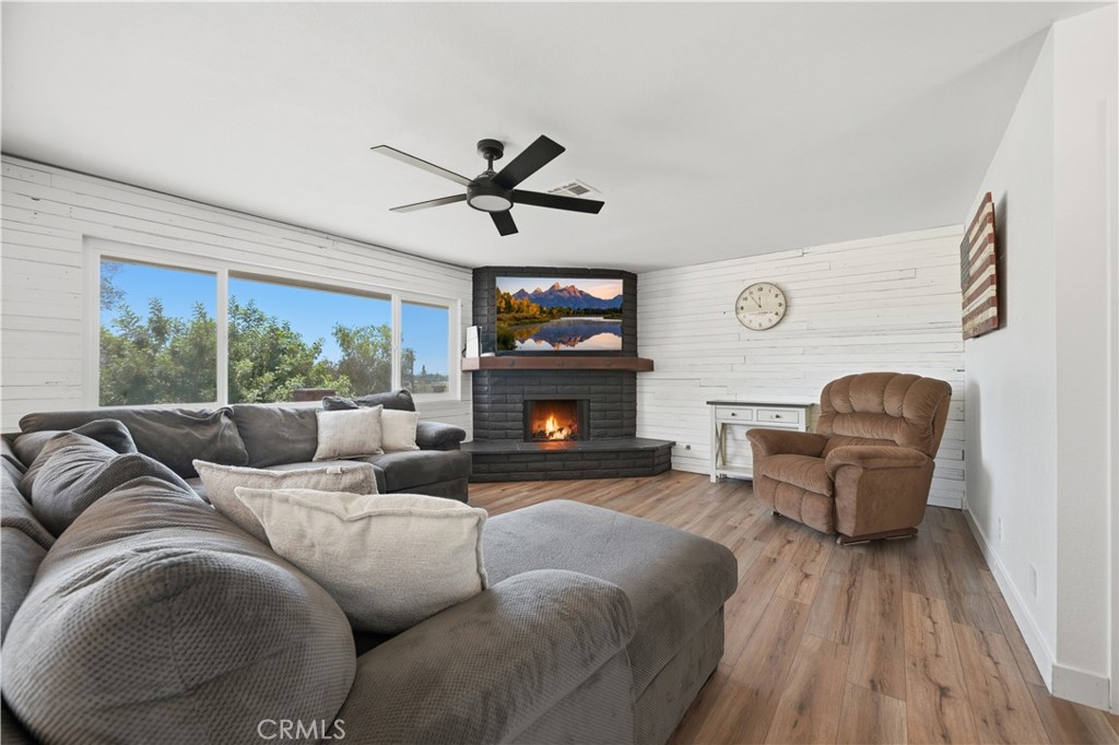 21280 Cielo Vista Property Photo 6