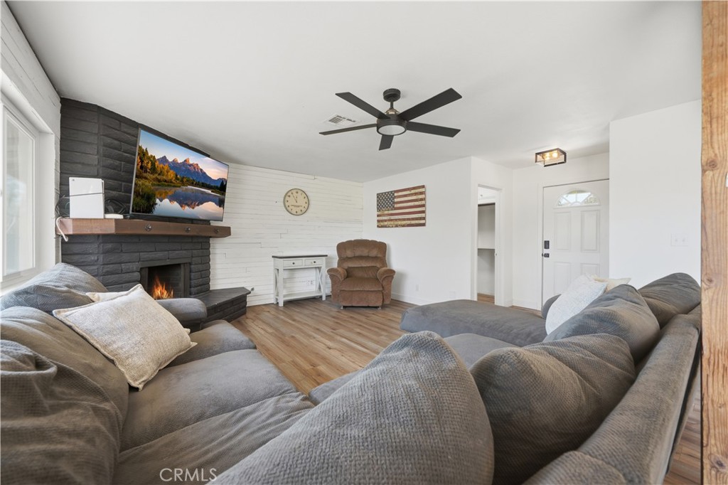 21280 Cielo Vista Property Photo 9
