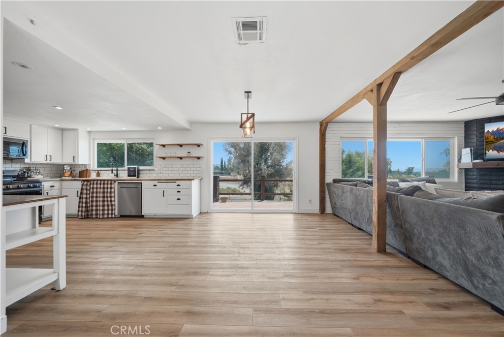 21280 Cielo Vista Property Photo 11