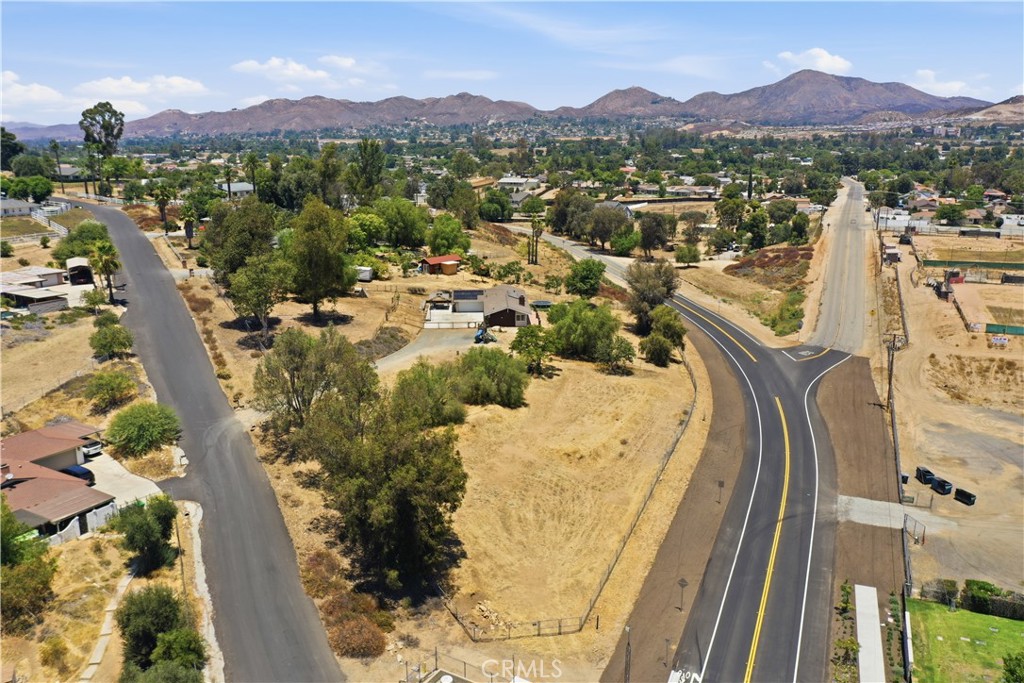 21280 Cielo Vista Property Photo 43