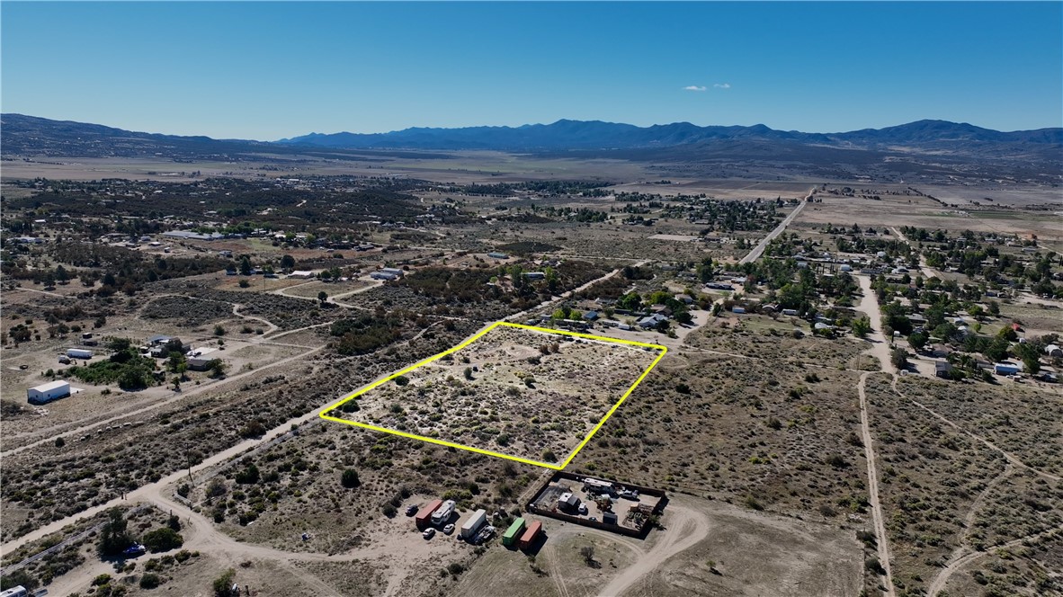 3 Lanik Ln Property Photo 1