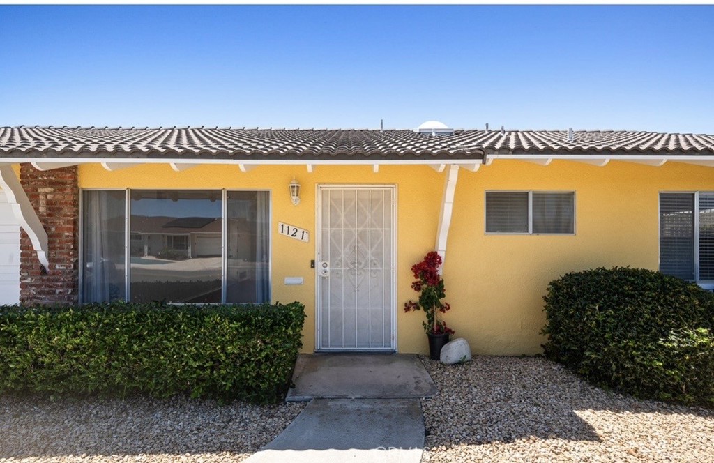 1121 W Mayberry Property Photo 1