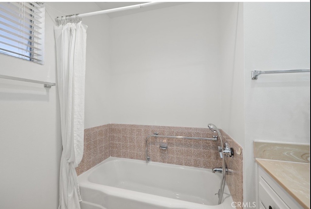 1121 W Mayberry Property Photo 4