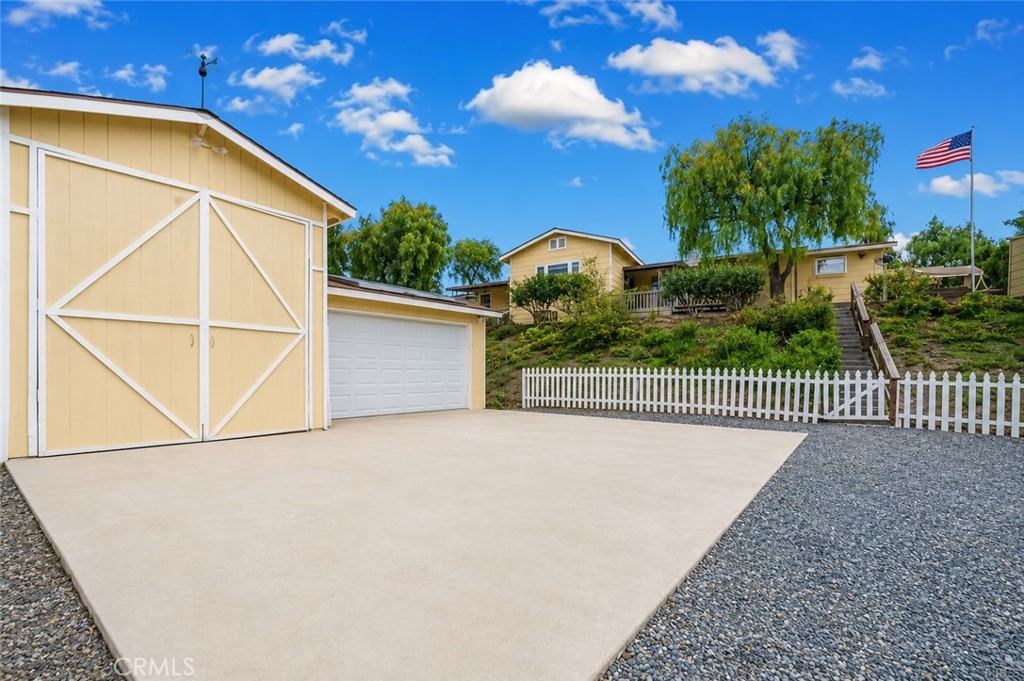 47480 Maverick Road Property Photo 1