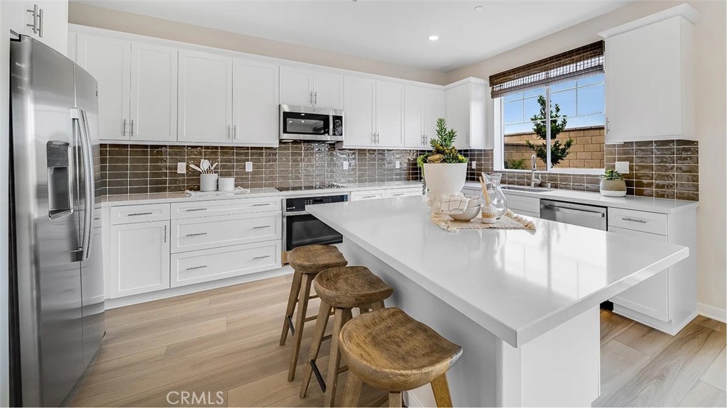 3262 Floral Paseo Property Photo 2