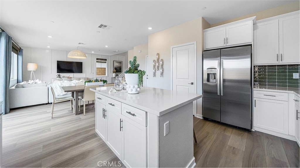 3262 Floral Paseo Property Photo 4