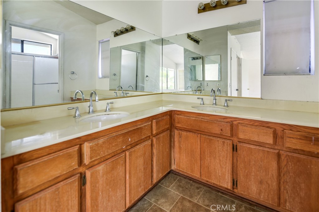 1502 Remembrance Drive Property Photo 16