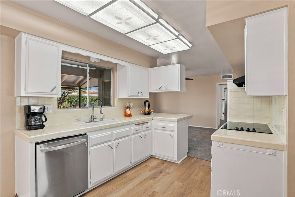 29137 Del Monte Drive Property Photo 10