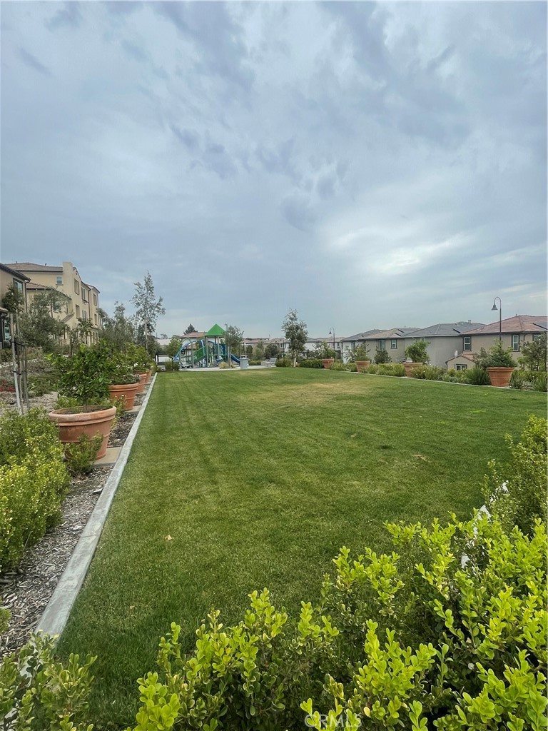 2004 Dewdrop Property Photo 28