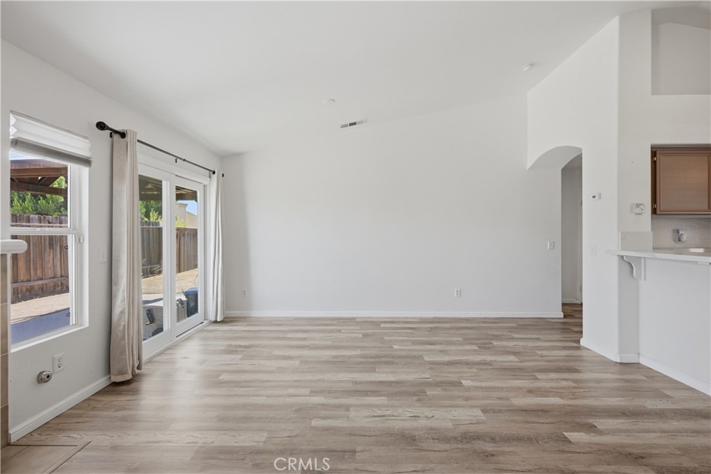 31565 Hamburg Circle Property Photo 7